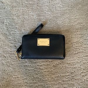 Michael kors wallet / wristlet